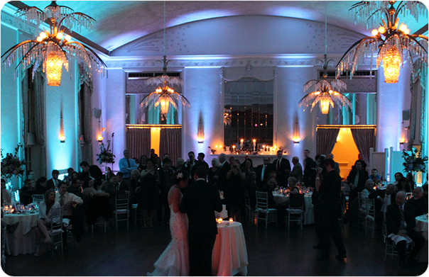 New Haven Lawn Club bride and groom cake cutting